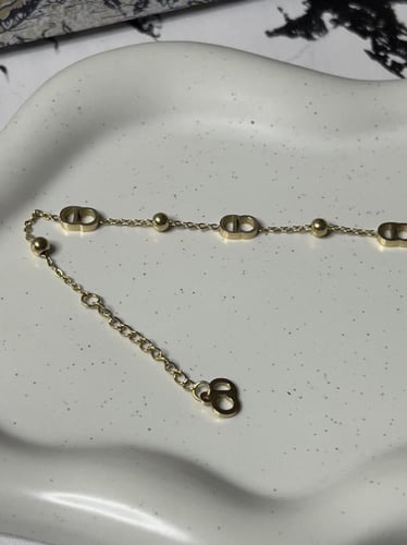 إسوارة Christian Dior ذهبي