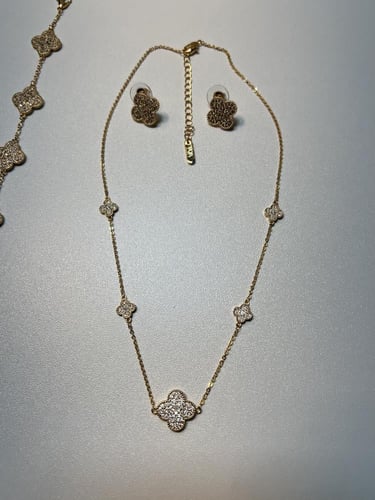 طقم van cleef ذهبي