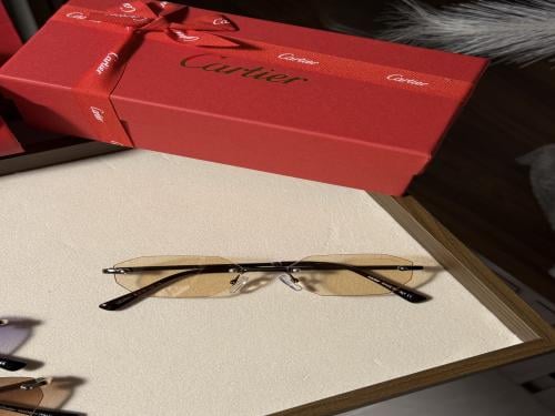 نظارة Cartier مدرج