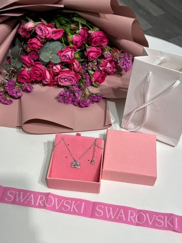 سلسال سوارفيسكي فضي كريستالة وردي