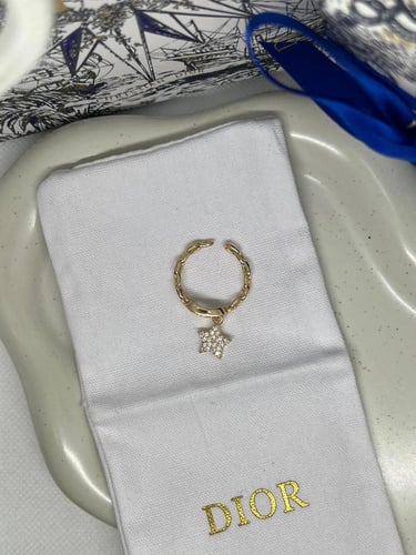 خاتم Christian Dior ذهبي