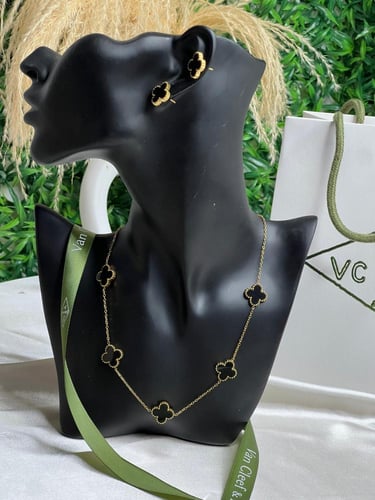 سلسال Van cleef أسود مع الحلق