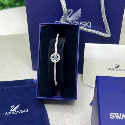 اسوارة سوارفيسكي فضي كرستالة زرقاء