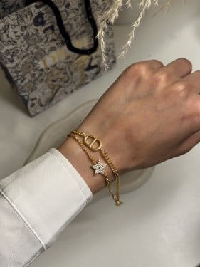 إسوارة Christian Dior ذهبي