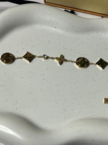 إسوارة LOUIS VUITTON معدن ذهبي