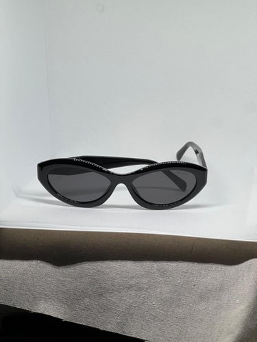 نظارة PRADA المشهورة