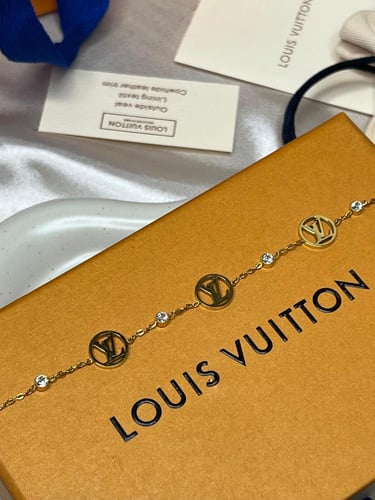 إسوارة LOUIS VUITTON معدن ذهبي صدفي