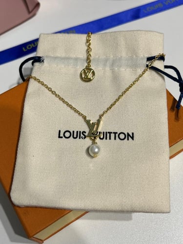 سلسال LOUIS VUITTON ذهبي
