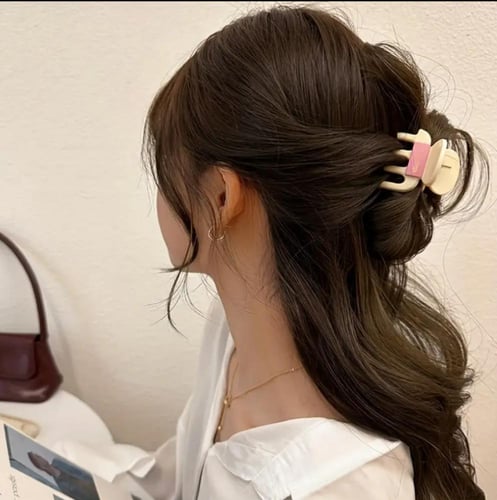 شباصة شعر من MIU MIU