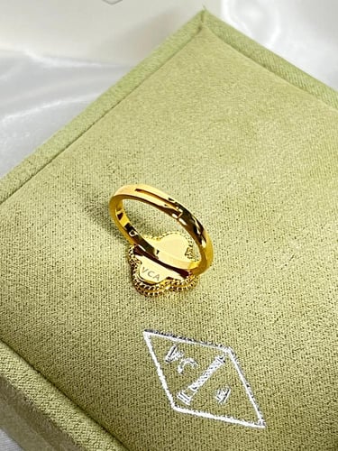 خاتم Van cleef ذهبي _صدفي