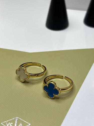 خاتم van cleef ملون .