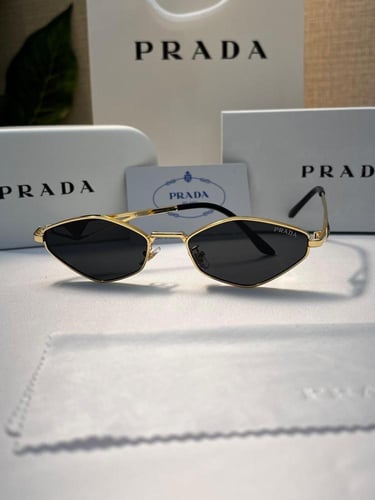 نظارة prada- اطار ذهبي- عدسه اسود