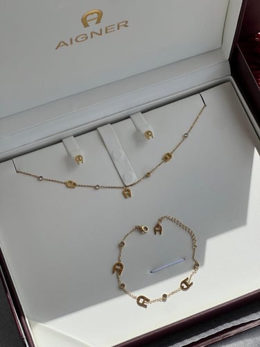 طقم AIGNER ذهبي