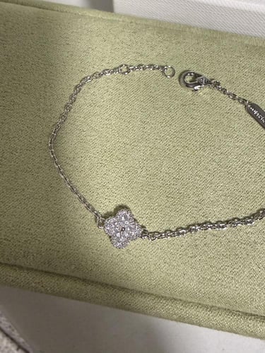 إسوارة Van cleef فضي - كرستالات