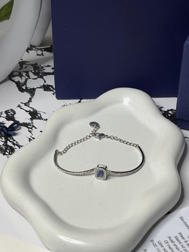 اسوارة سوارفيسكي فضي_كرستالة زرقاء