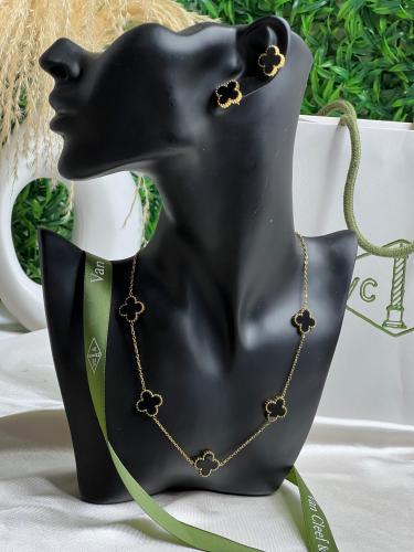 سلسال Van cleef أسود مع الحلق