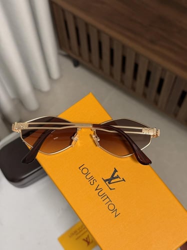 نظارة LOUIS VUITTON- اطار ذهبي - عدسه بني