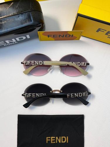 نظارة Fendi - ملون