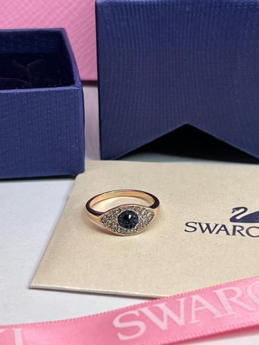 خاتم سوارفيسكي .