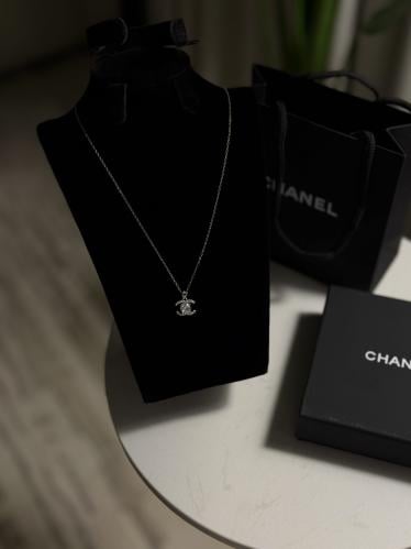 سلسال CHANEL فضي