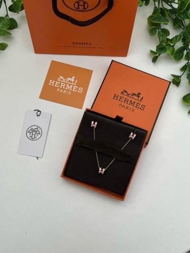سلسال hermes مع حلق ذهبي - وردي