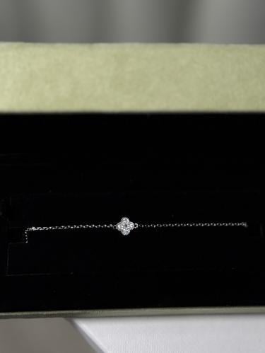 إسوارة Van cleef فضي - كرستالات