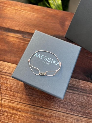 أسوارة MESSIKA خيط ملون ذهبي