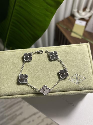 إسوارة Van cleef فضي