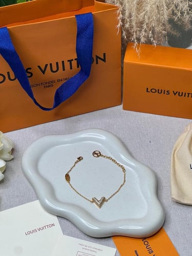 إسوارة LOUIS VUITTON معدن ذهبي