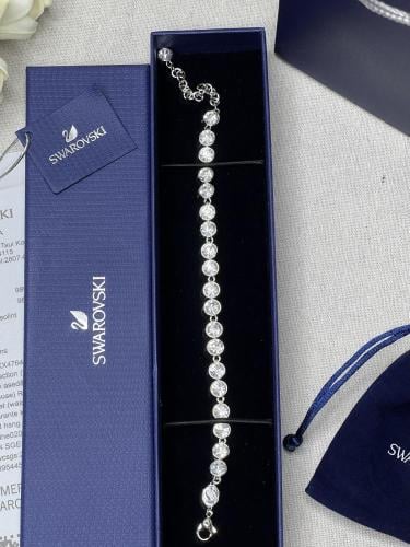 اسوارة سوارفيسكي فضي .