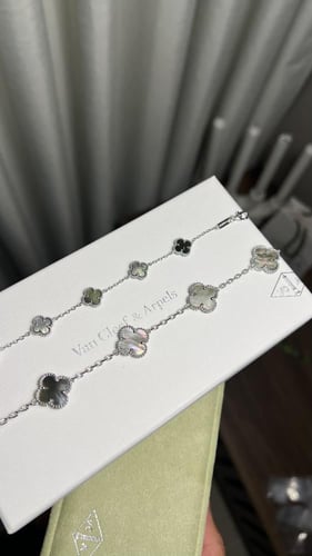 إسوارة Van cleef فضي - كبير + مني