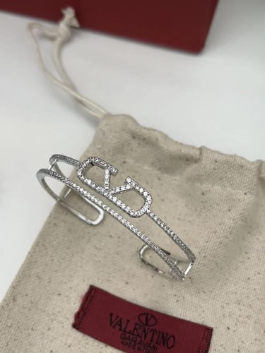 اسواره مع خاتم فضي VALENTINO