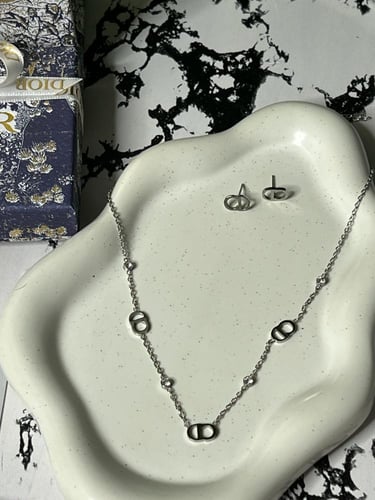 سلسال Dior معدن فضي