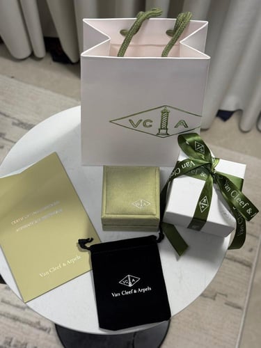 خاتم Van cleef لونين( ذهبي - فضي )