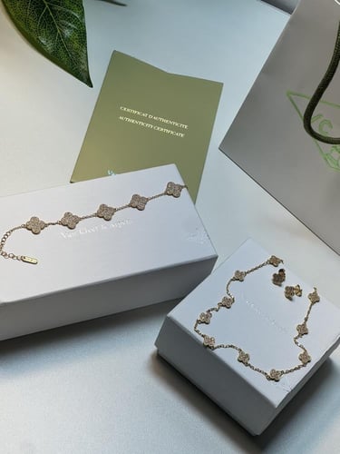 طقم van cleef ذهبي