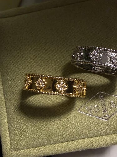 خاتم Van cleef لونين( ذهبي - فضي )