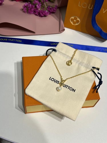 سلسال LOUIS VUITTON ذهبي