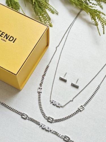 طقم FENDI معدن فضي