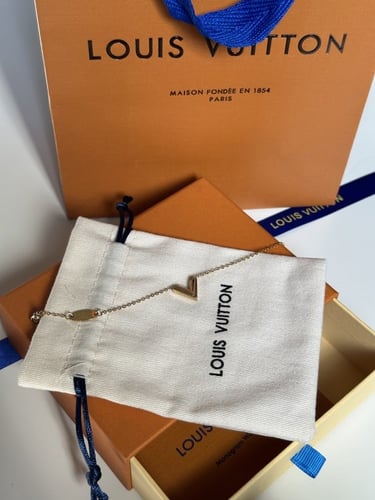 إسوارة LOUIS VUITTON معدن ذهبي