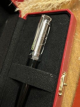 قلم حبر من مجموعة سانتوس دو كارتيه