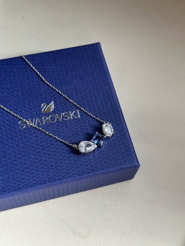 سلسال سوارفيسكي فضي كريستالة زرقاء