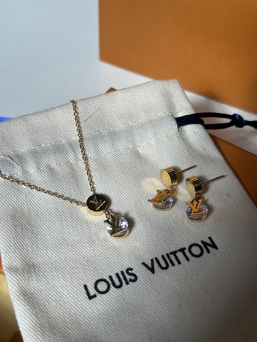 سلسال LOUIS VUITTON ذهبي