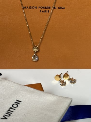 سلسال LOUIS VUITTON ذهبي