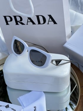 نظارة PRADA المشهورة