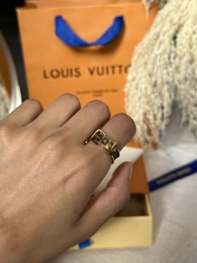 خاتم LOUIS VUITTON ذهبي