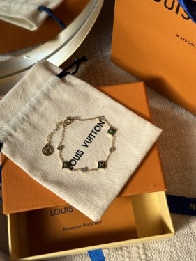 إسوارة LOUIS VUITTON معدن ذهبي أخضر