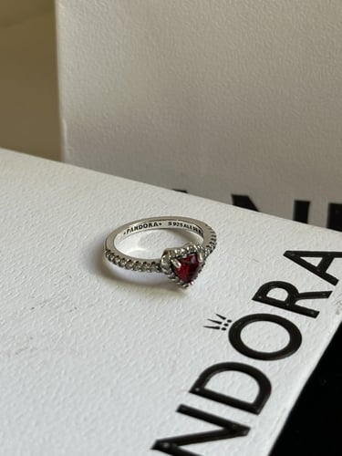 خاتم باندورا PANDORA فضي كريستالة حمراء