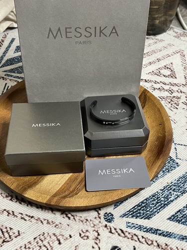 إسوارة MESSIKA اسود