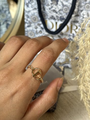خاتم Christian Dior ذهبي