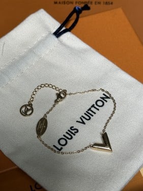إسوارة LOUIS VUITTON معدن ذهبي